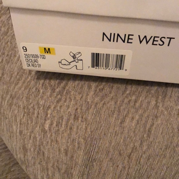 Red clogs - Picture 4 of 4